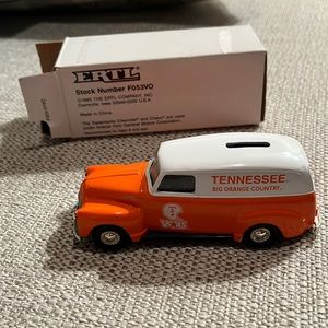 ERTL Tennessee 1950 Chevrolet Panel truck bank NEW with box. Collectible